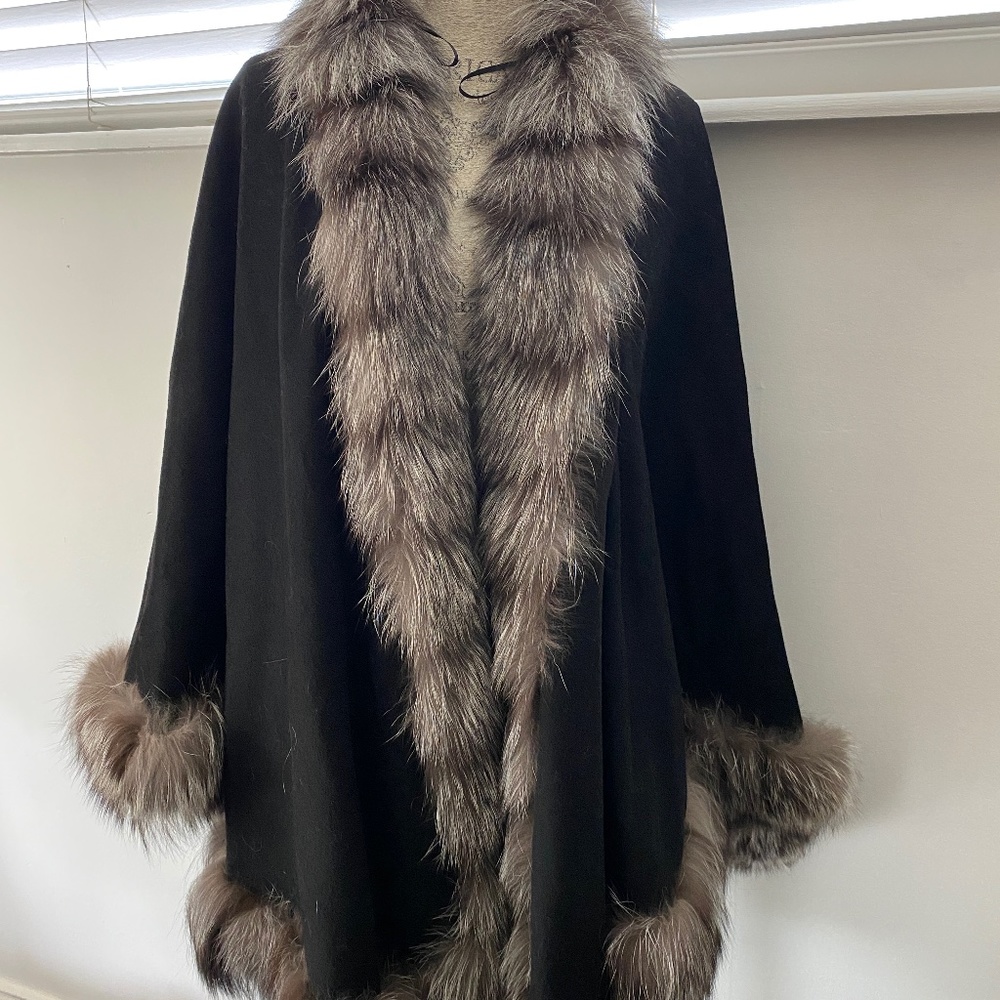 VOLARE New York Cashmere Black Shall with Fox Fur Trim